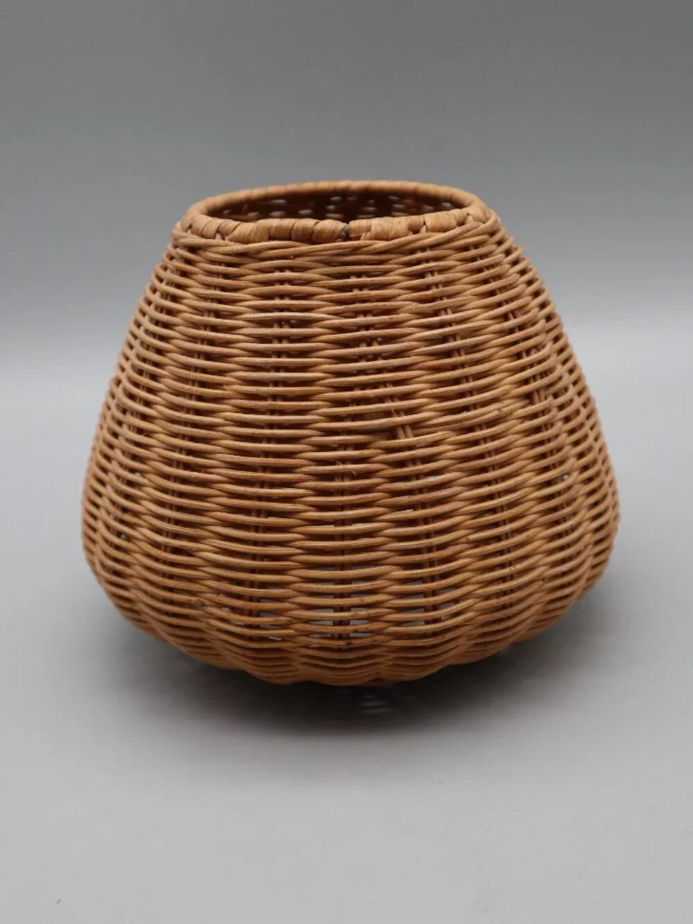 Vtg Small Wicker Lamp Shade Pendant Light Cover Uno Fitting 6